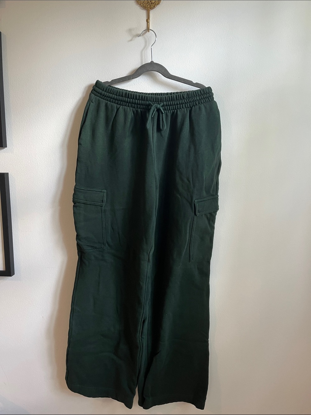 Women’s Dark Green Cargo Sweatpants - Casual Comfort